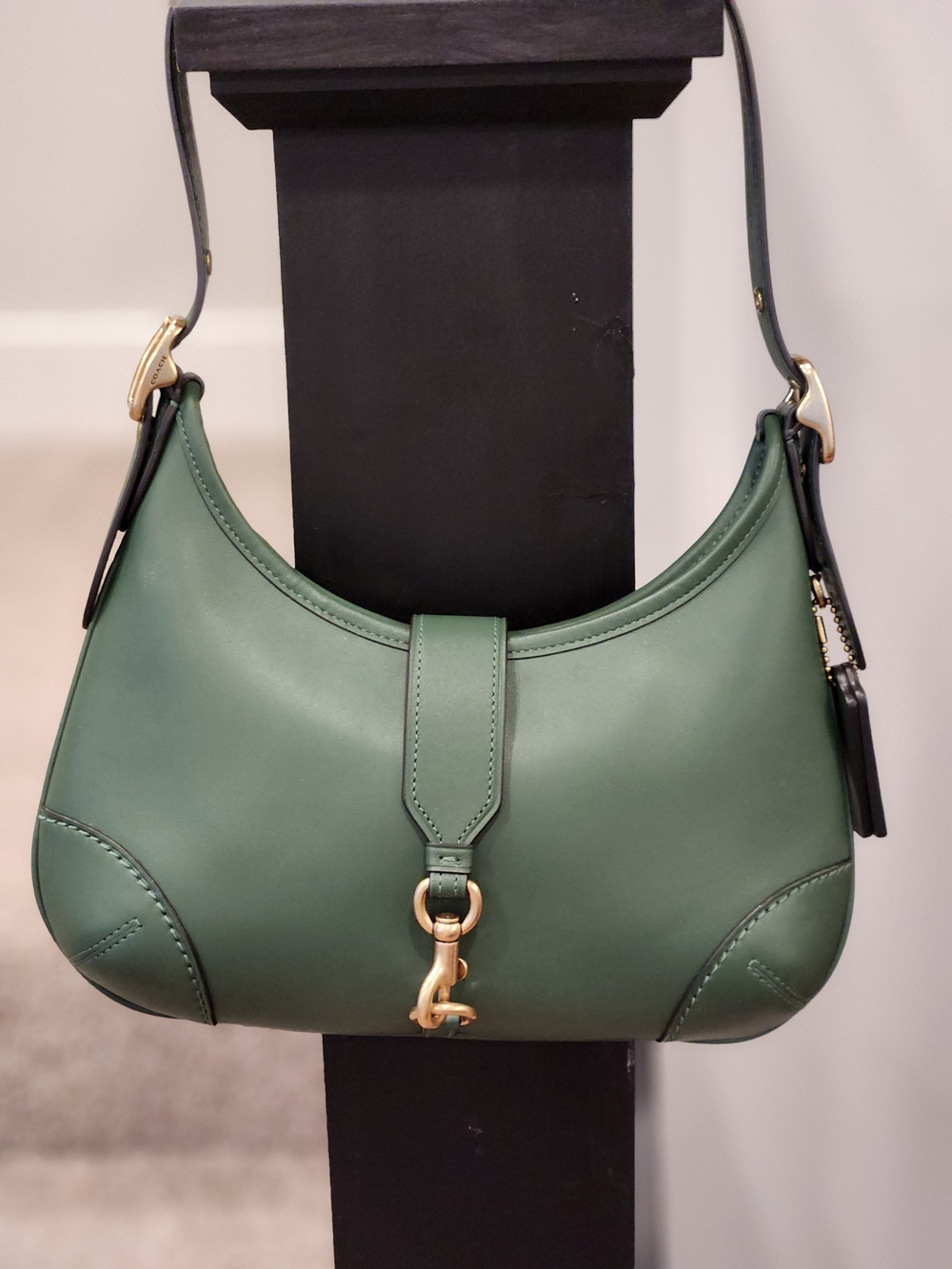 Coach CW642 Hamptons Glovetanned Leather Hobo Bag Olive Green